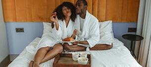 Herää romanttiseen aamuun näillä helpoilla aamiaisilla kahdelle hengelle